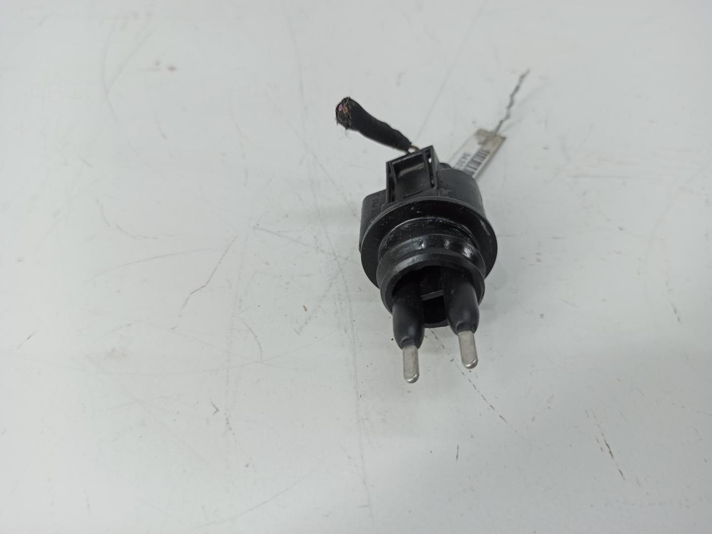 Датчик уровня в бачок омывателя