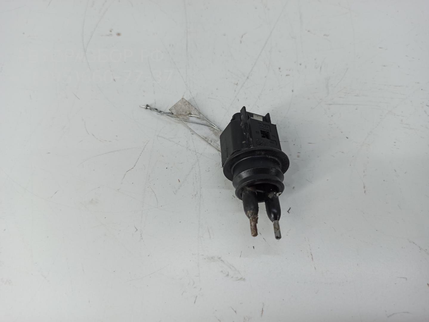 Датчик уровня в бачок омывателя