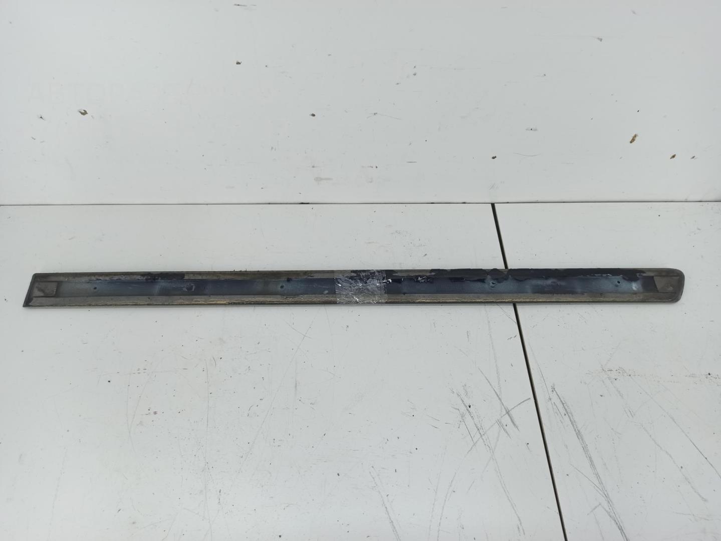 Накладка двери задней правой