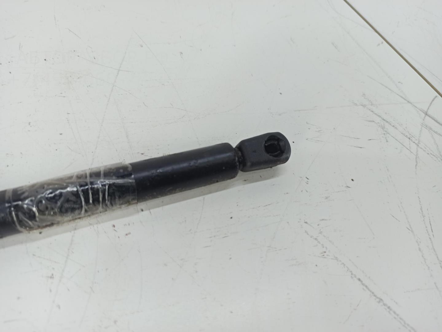 Амортизатор крышки багажника