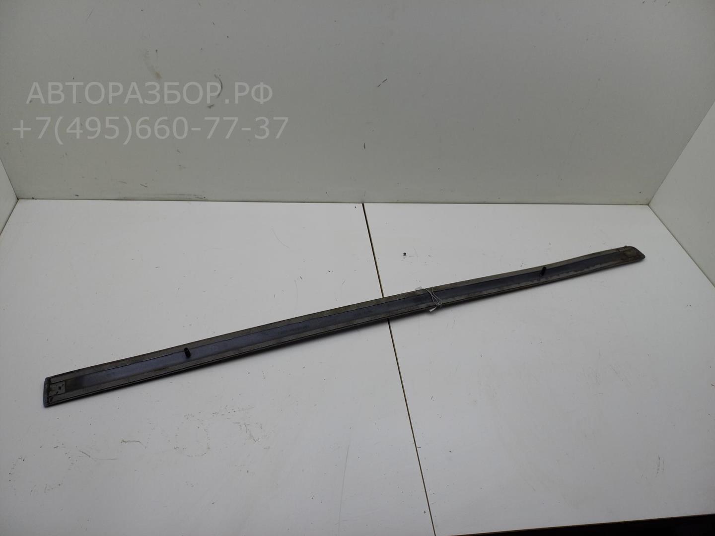 Молдинг двери передней левой