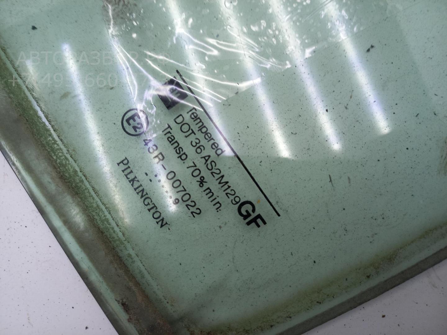 Стекло двери задней левой (форточка)