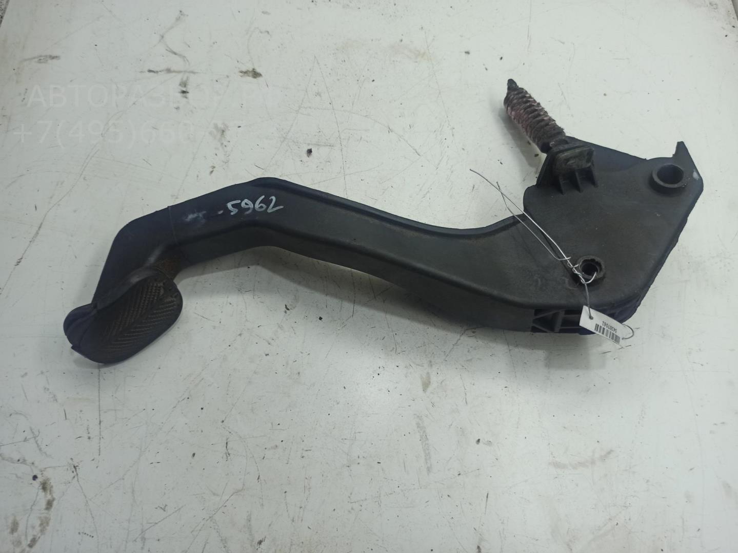 Педаль сцепления