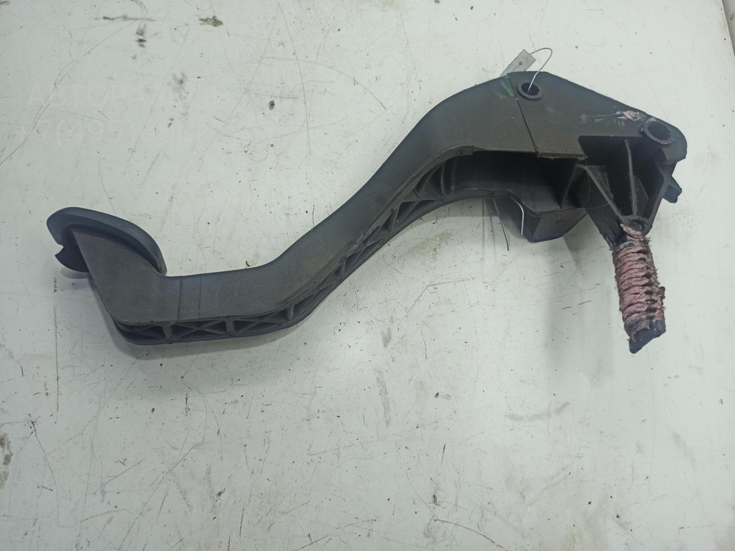 Педаль сцепления