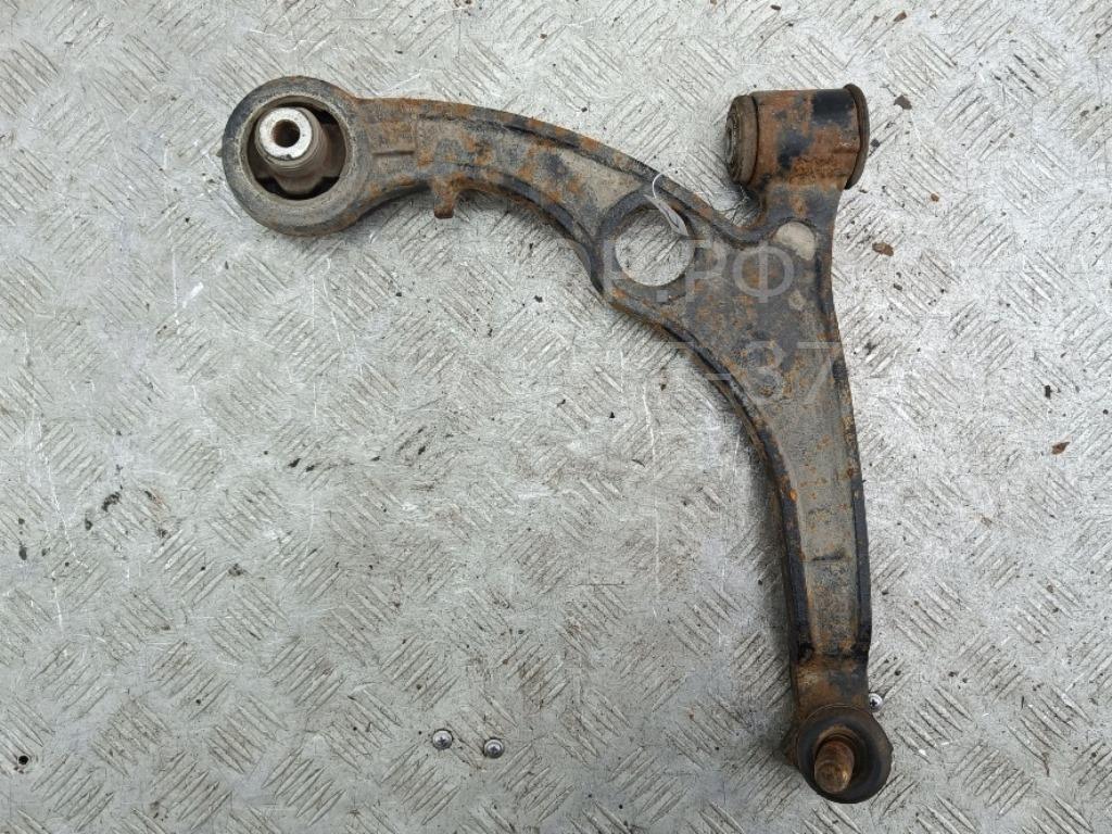 Рычаг передний правый