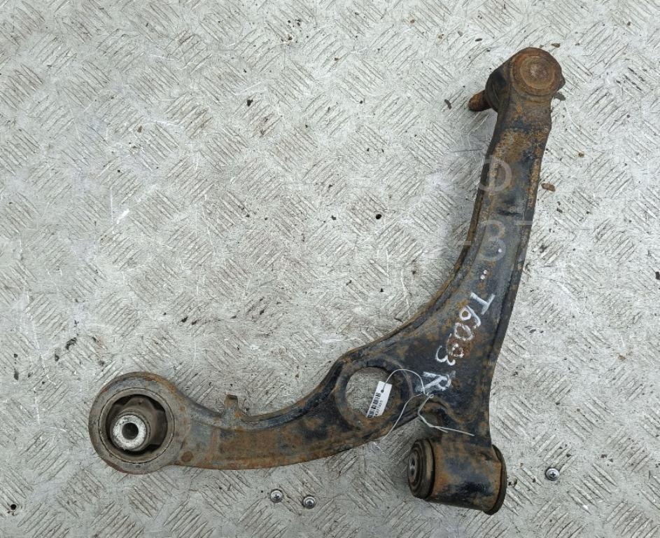 Рычаг передний правый
