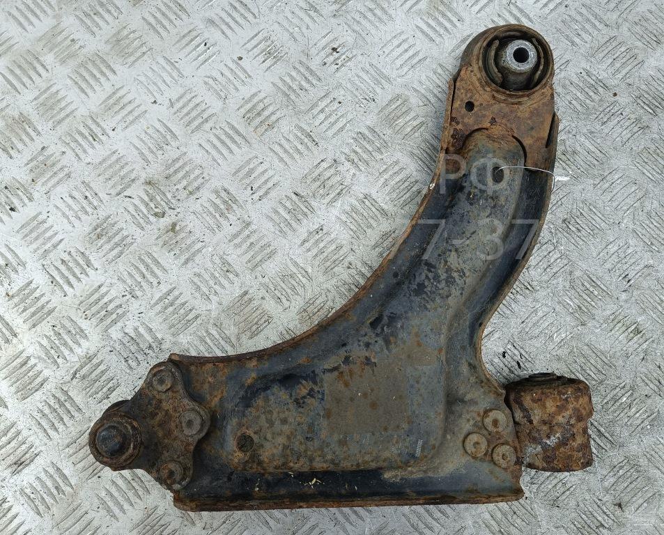 Рычаг передний левый