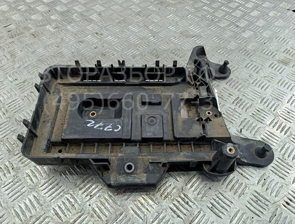 Крепление АКБ (корпус/подставка) для Octavia (A5 1Z-) 2004-2013