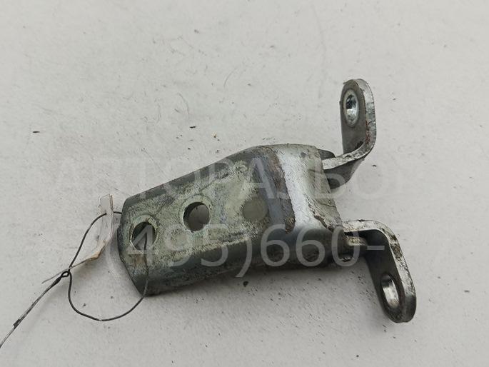 Петля двери