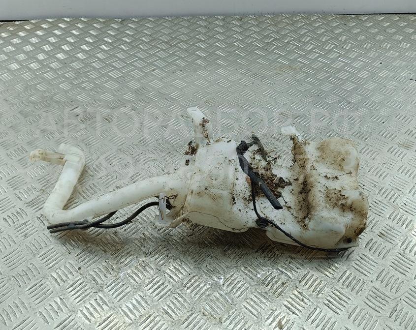 Бачок омывателя лобового стекла