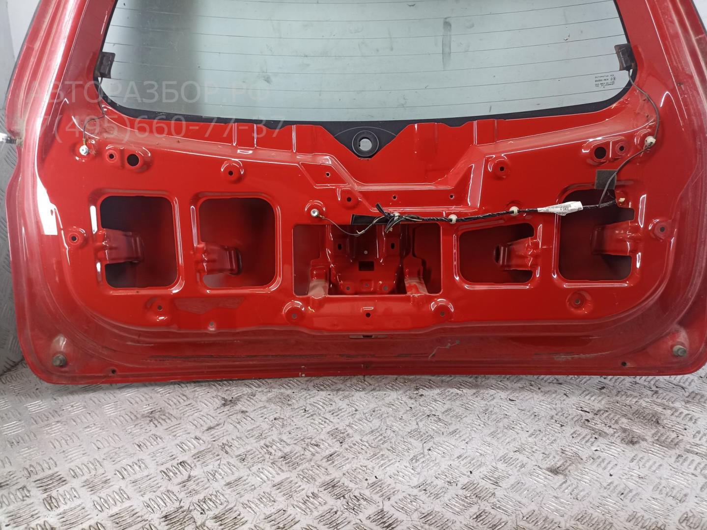 Дверь багажника