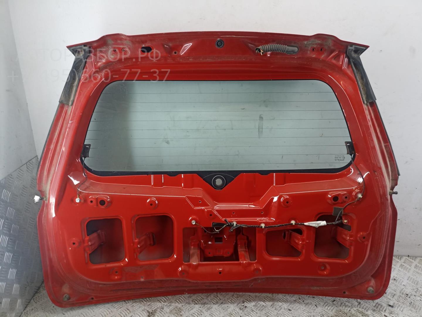 Дверь багажника