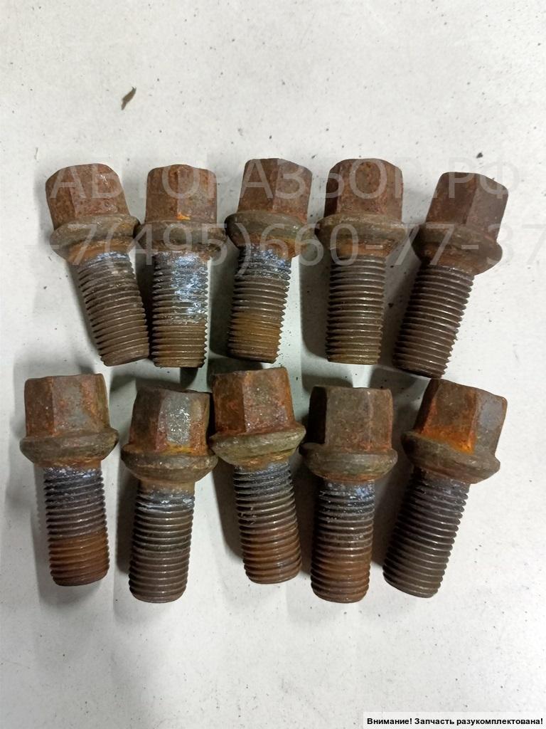 Болт колесный