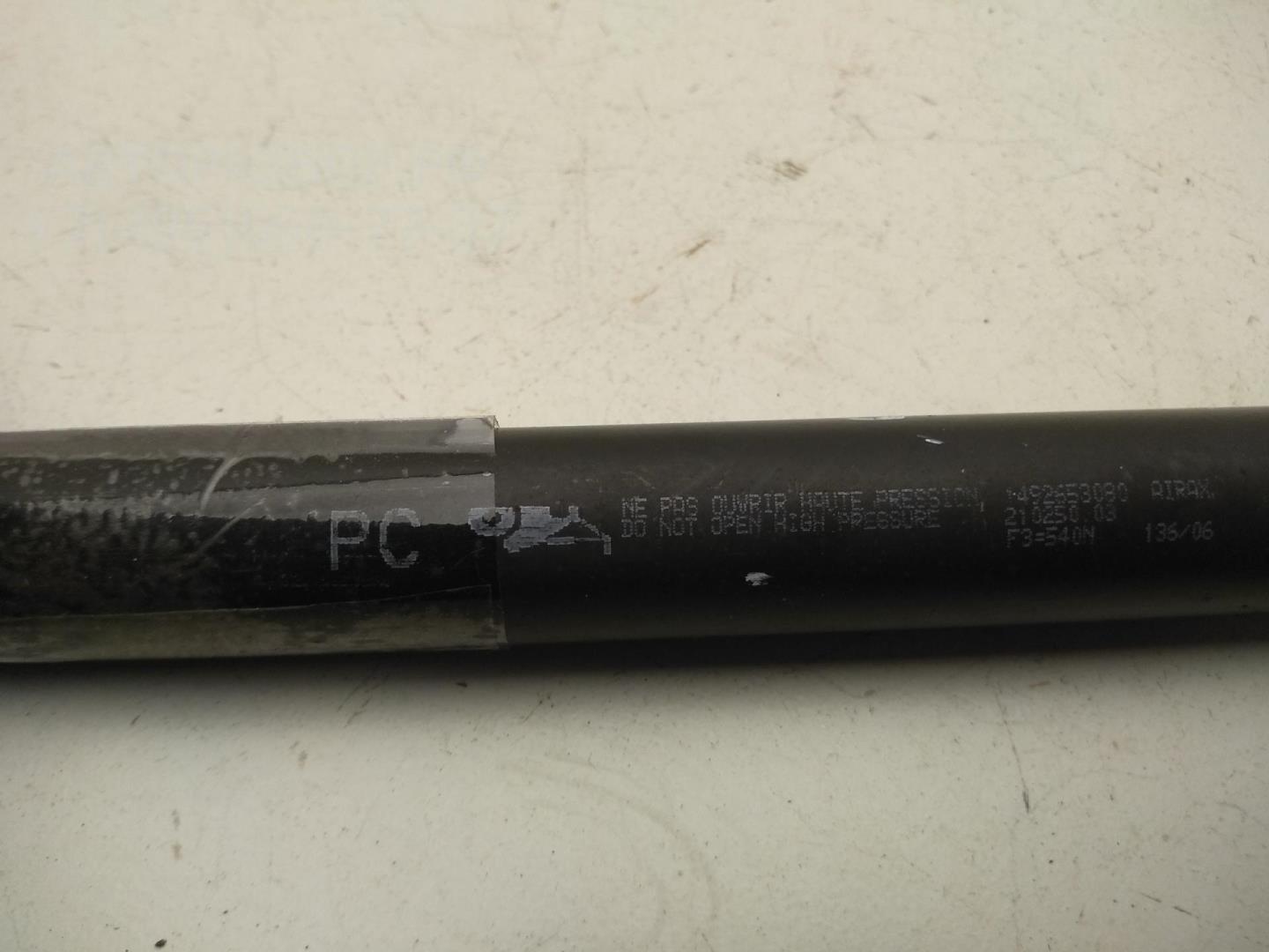 Амортизатор крышки багажника