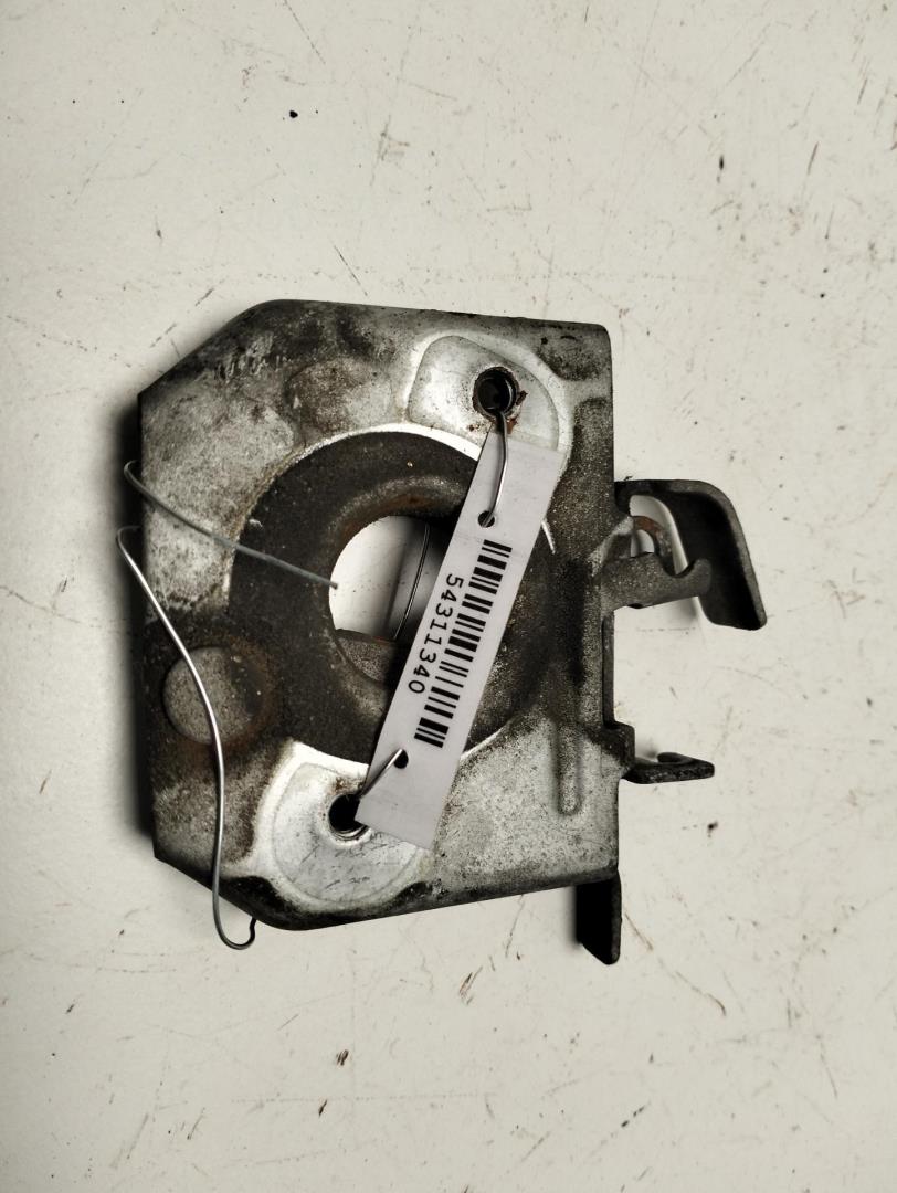 Замок капота