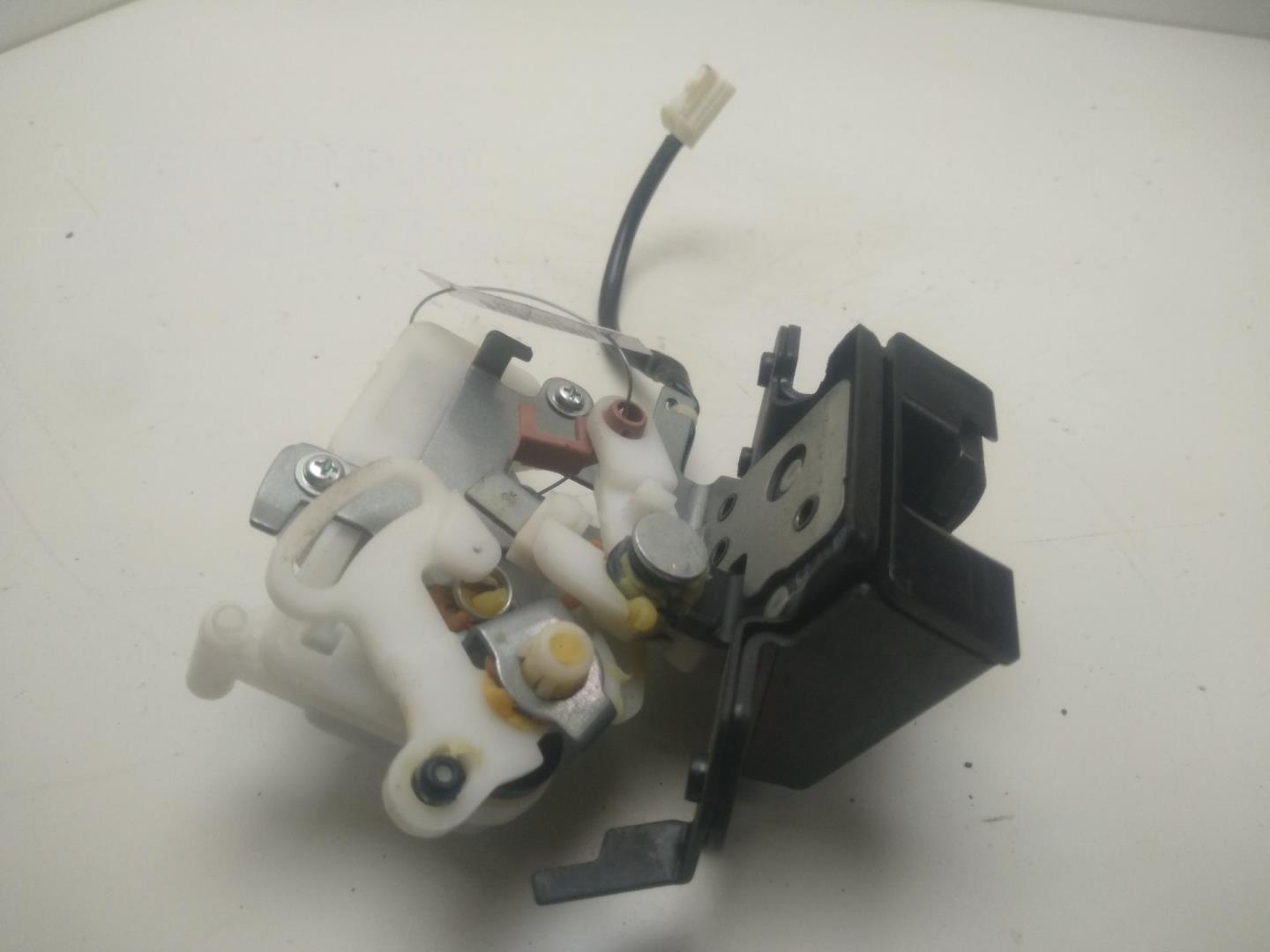 Замок багажника