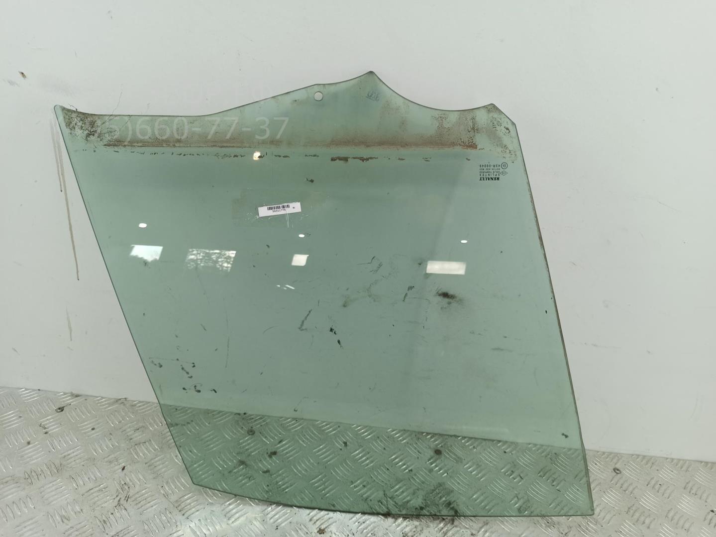 Стекло двери передней правой