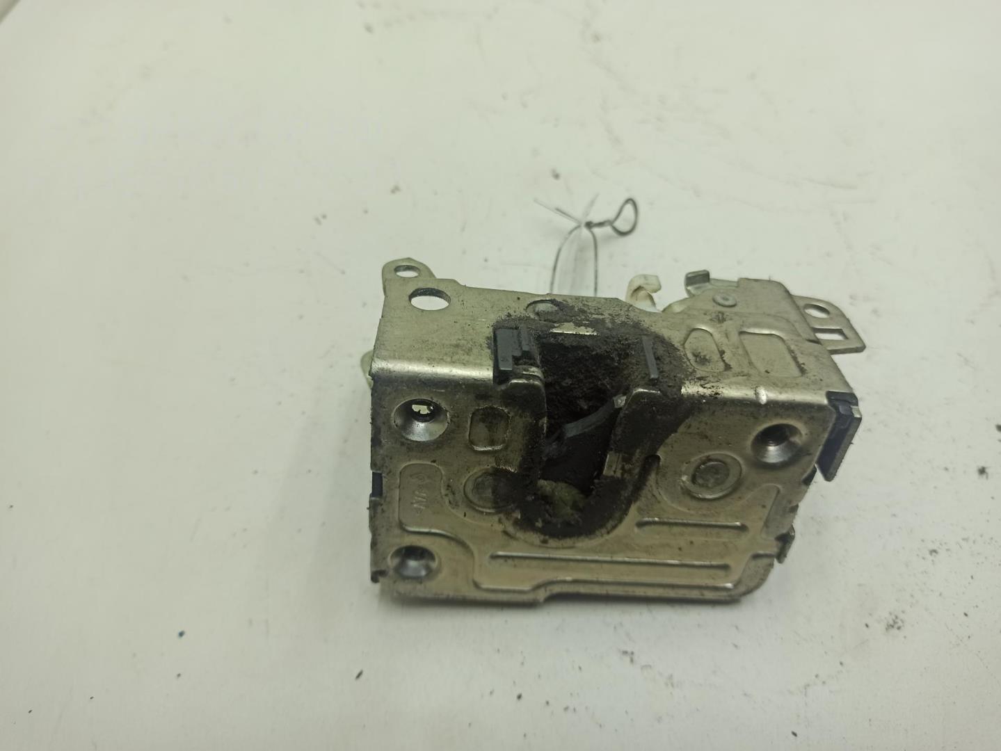 Замок двери передней правой