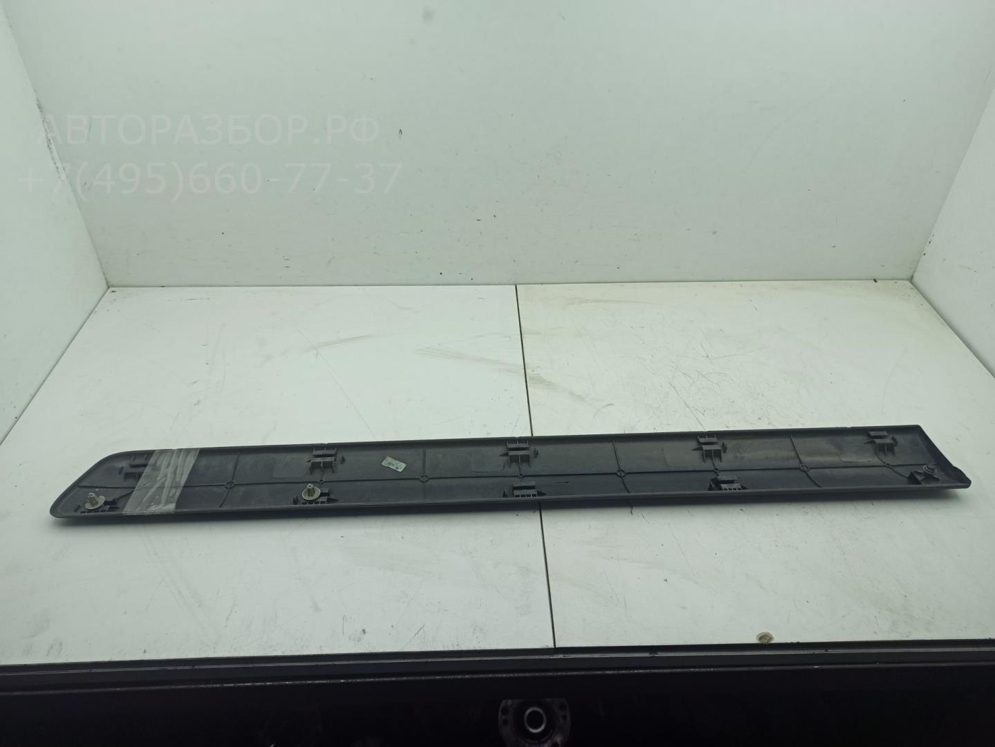 Молдинг двери передней левой