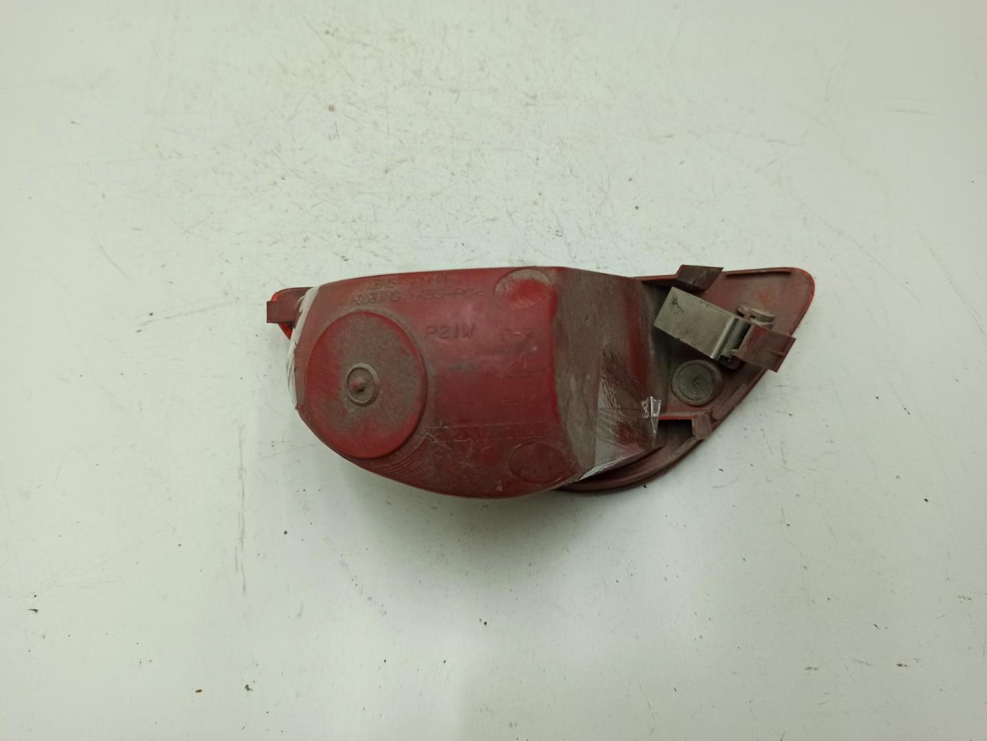 Фонарь задний в бампер правый