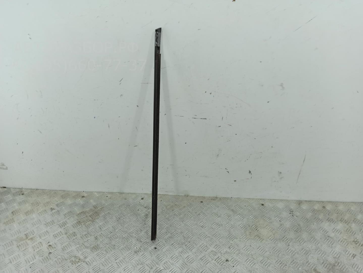 Накладка стекла переднего левого