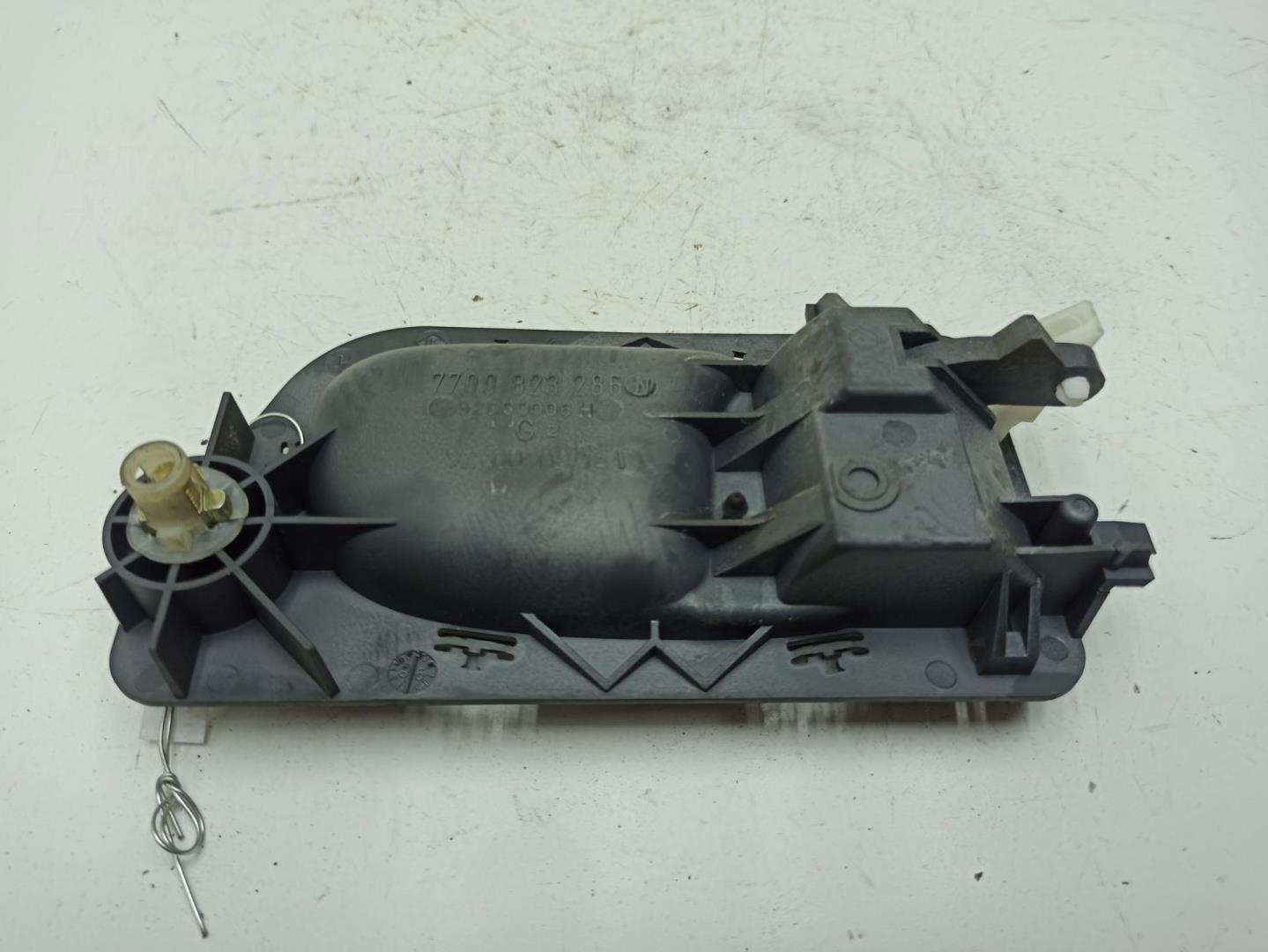 Ручка двери задней внутренняя левая