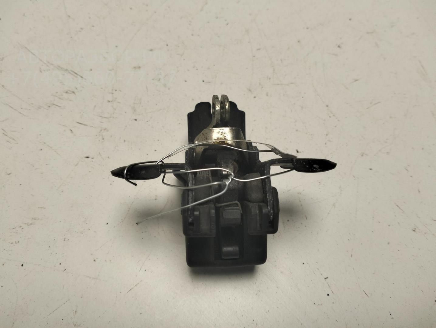 Замок двери задней левой