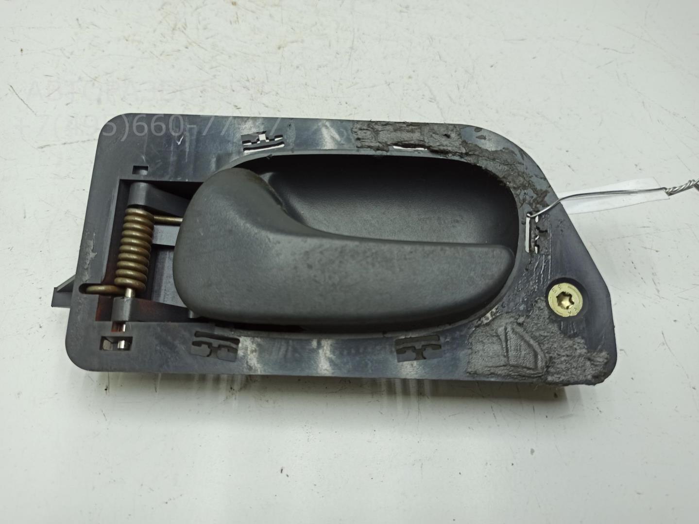 Ручка двери передней внутренняя левая