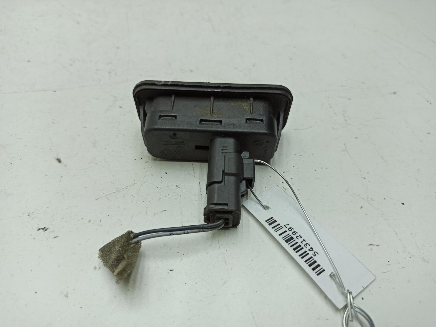 Кнопка открывания багажника