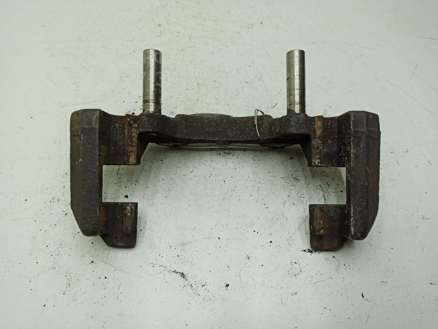 Скоба суппорта переднего