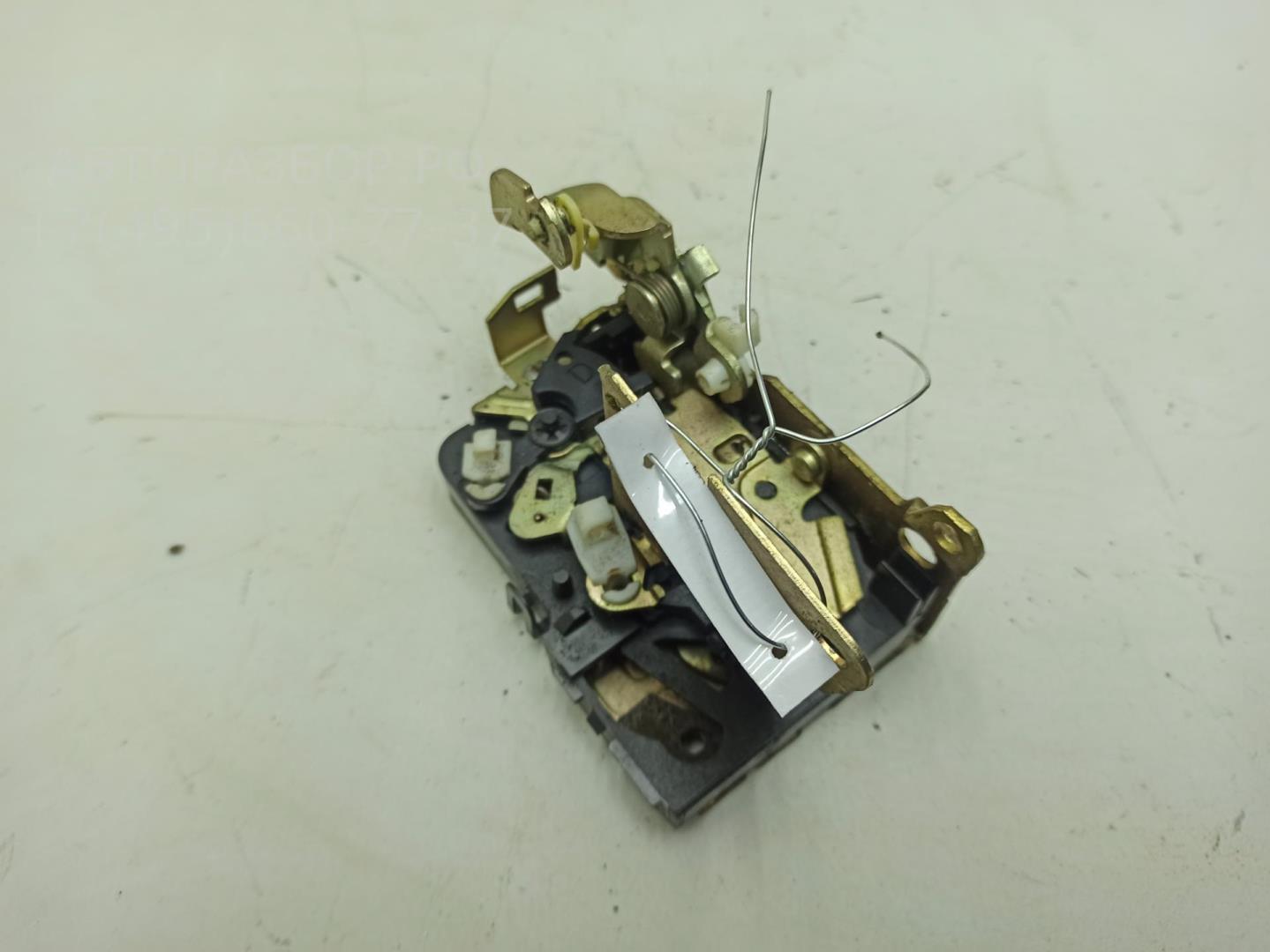 Замок двери передней правой