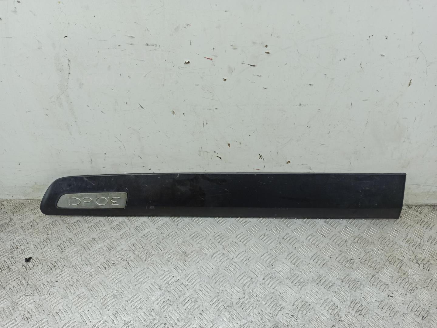 Накладка двери передней правой