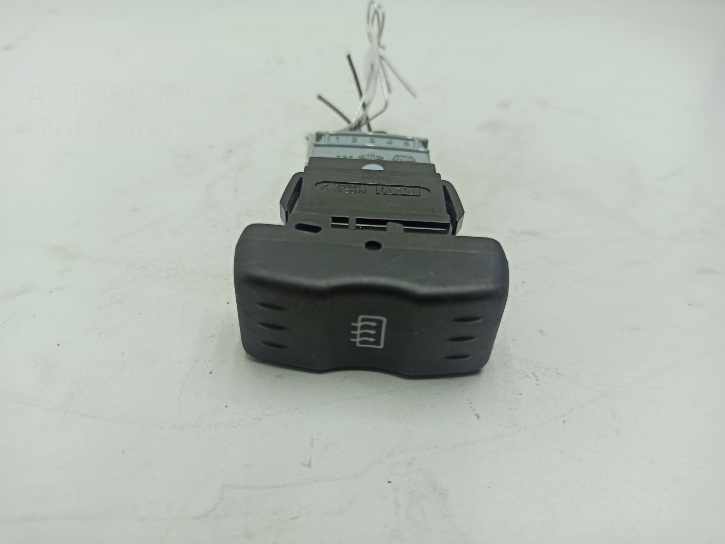 Кнопка обогрева заднего стекла