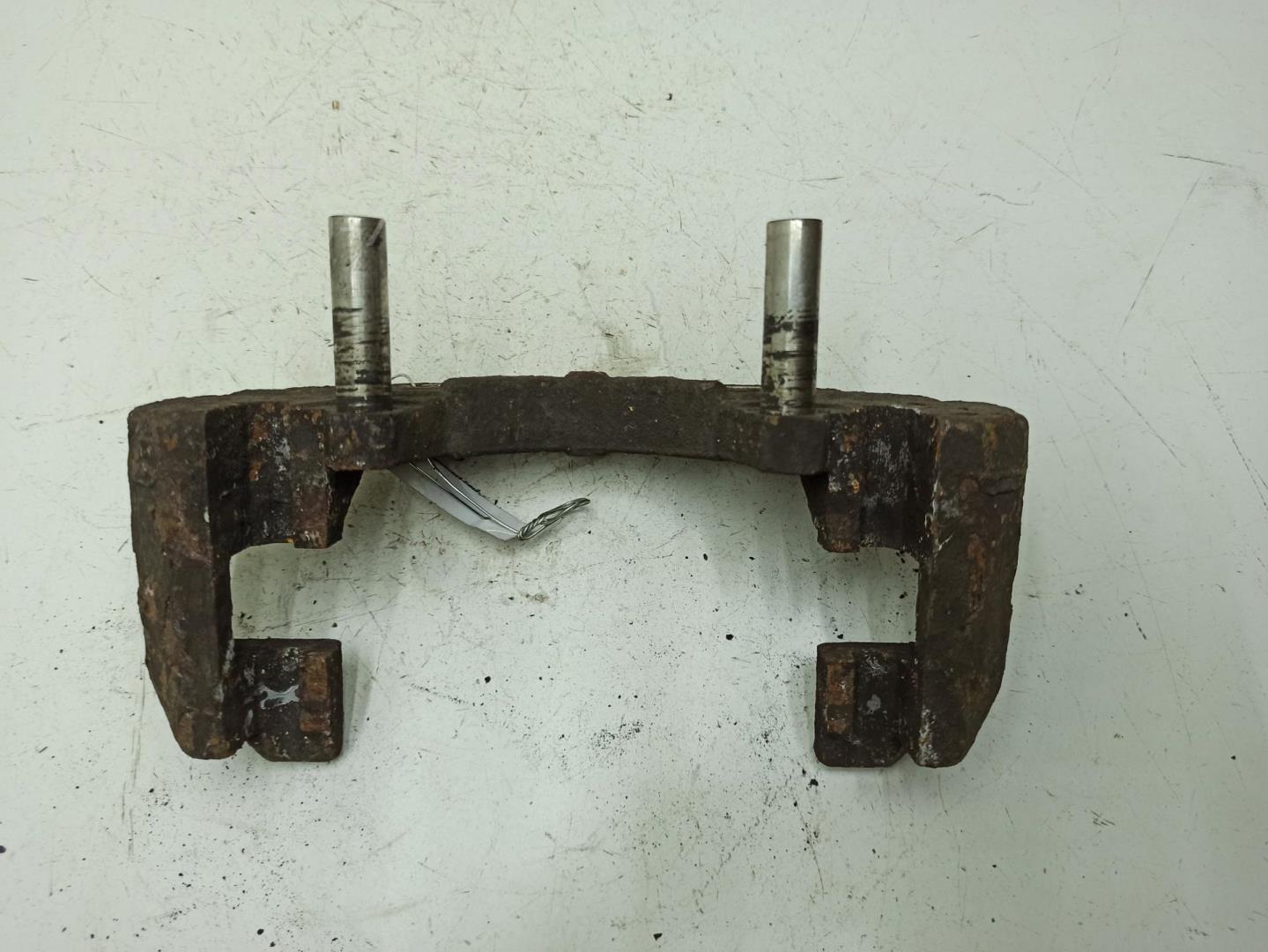 Скоба суппорта переднего