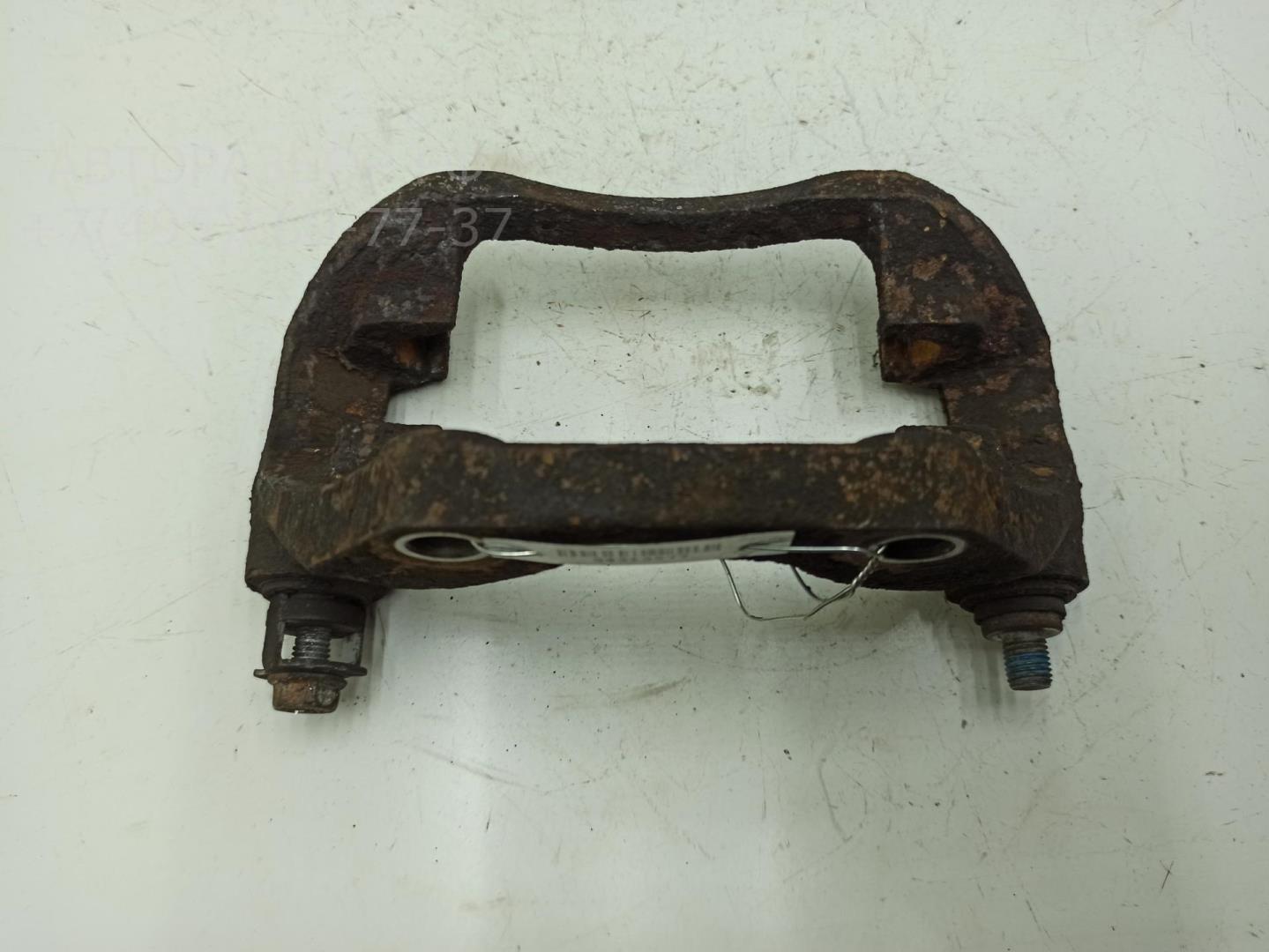 Скоба суппорта переднего