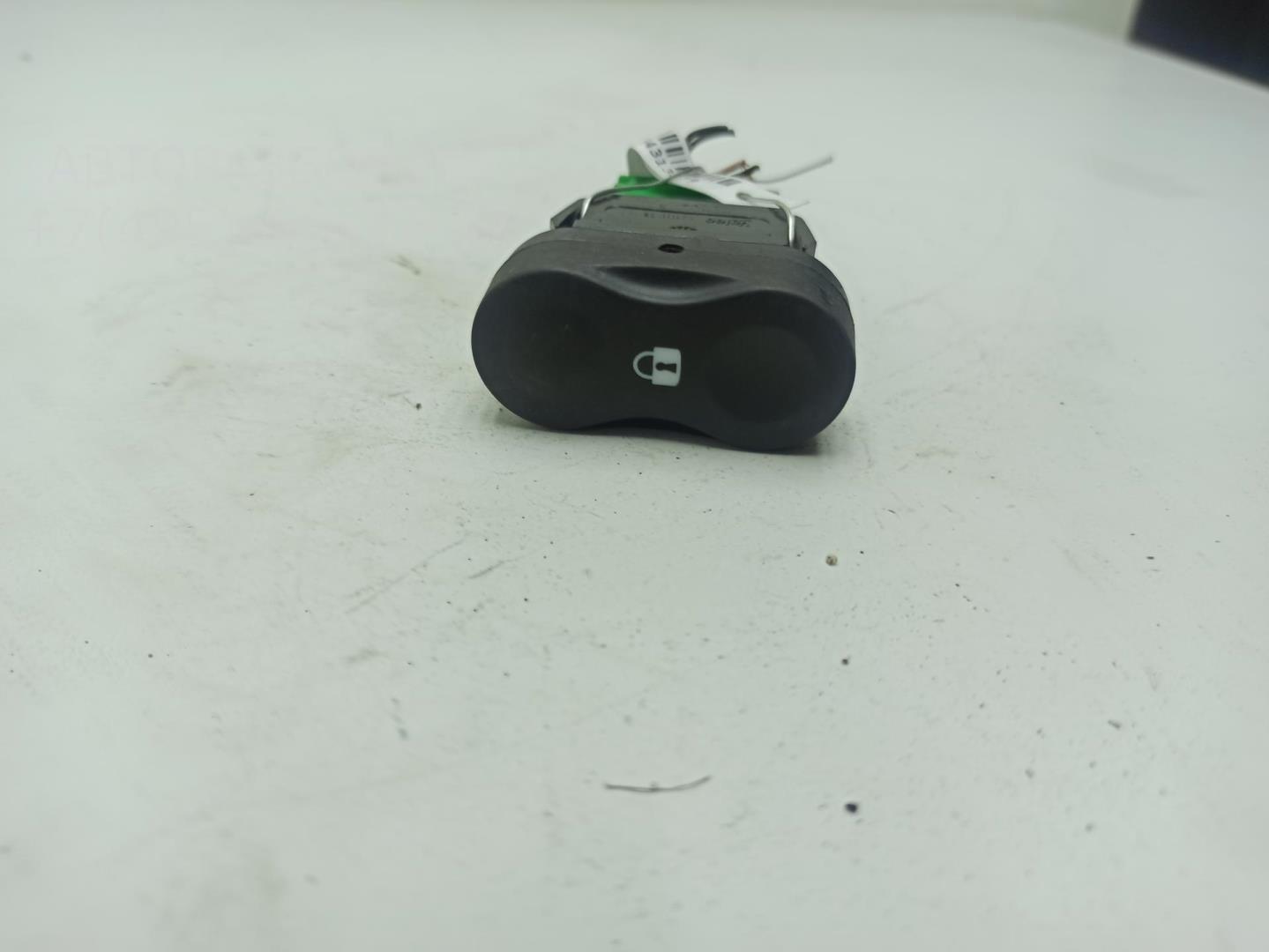 Кнопка центрального замка