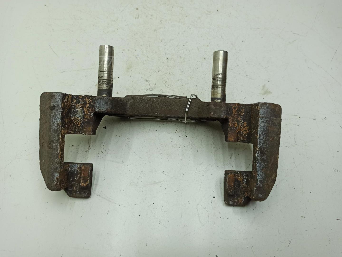 Скоба суппорта переднего