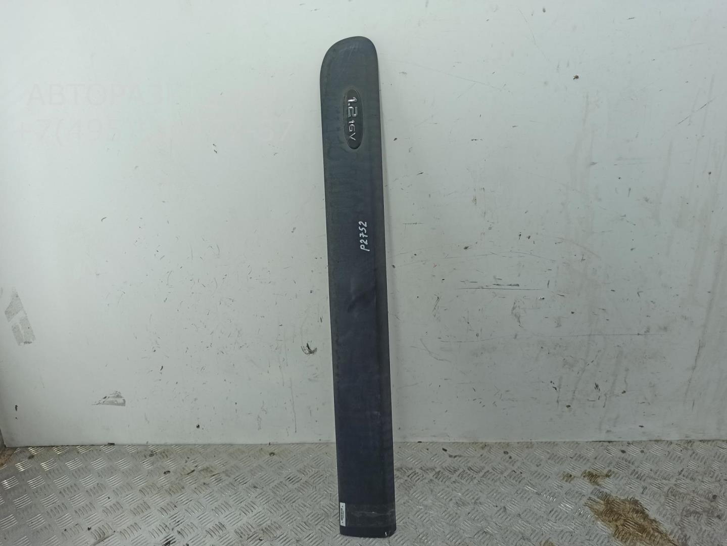 Молдинг двери передней левой