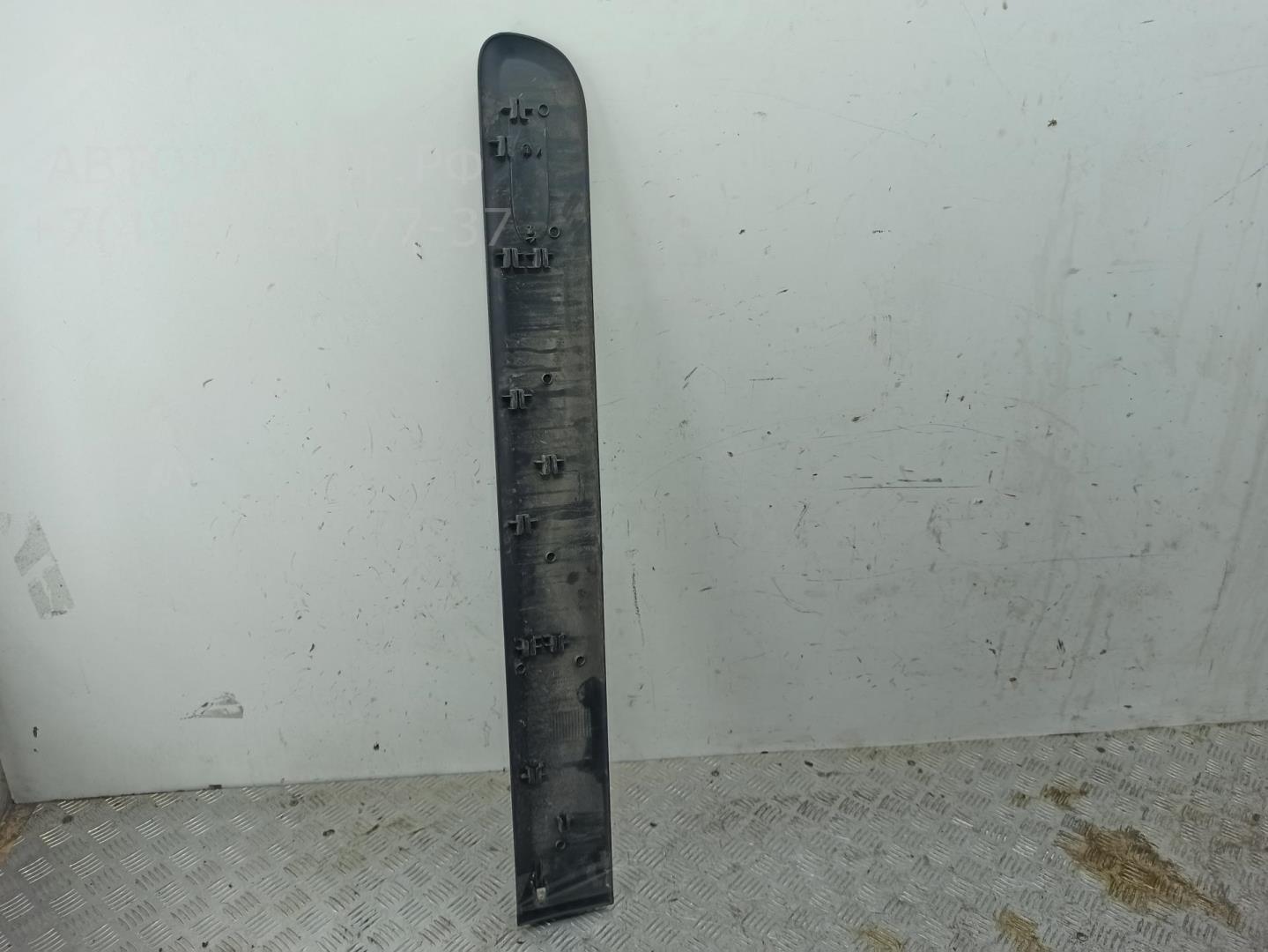 Молдинг двери передней левой