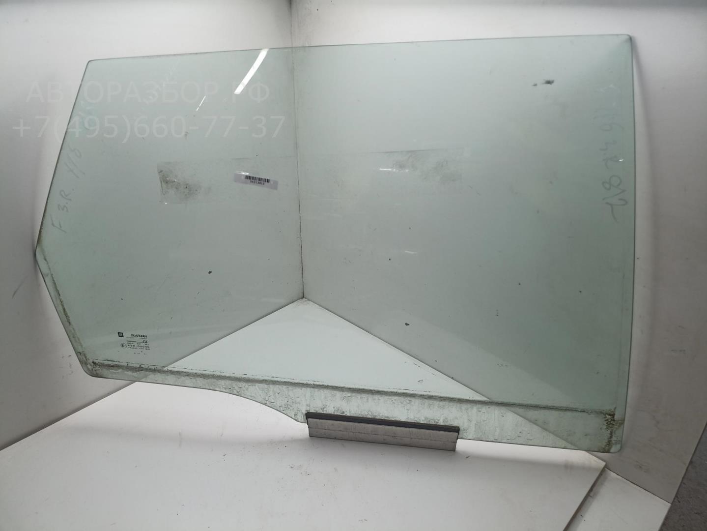 Стекло двери задней правой