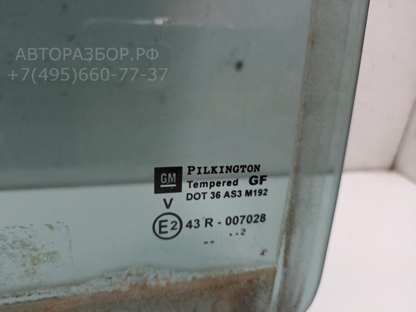 Стекло двери задней левой (форточка)