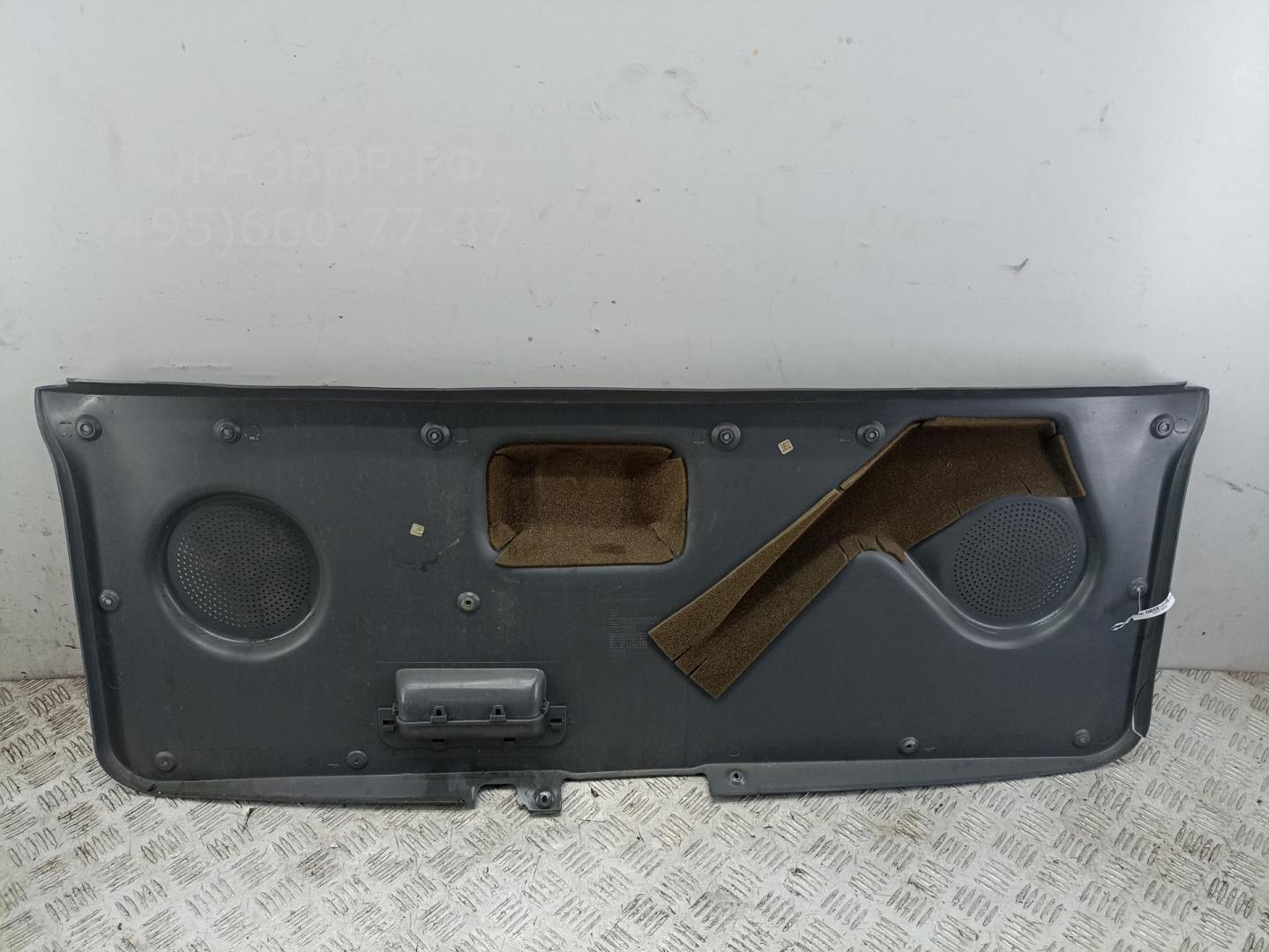 Обшивка крышки багажника