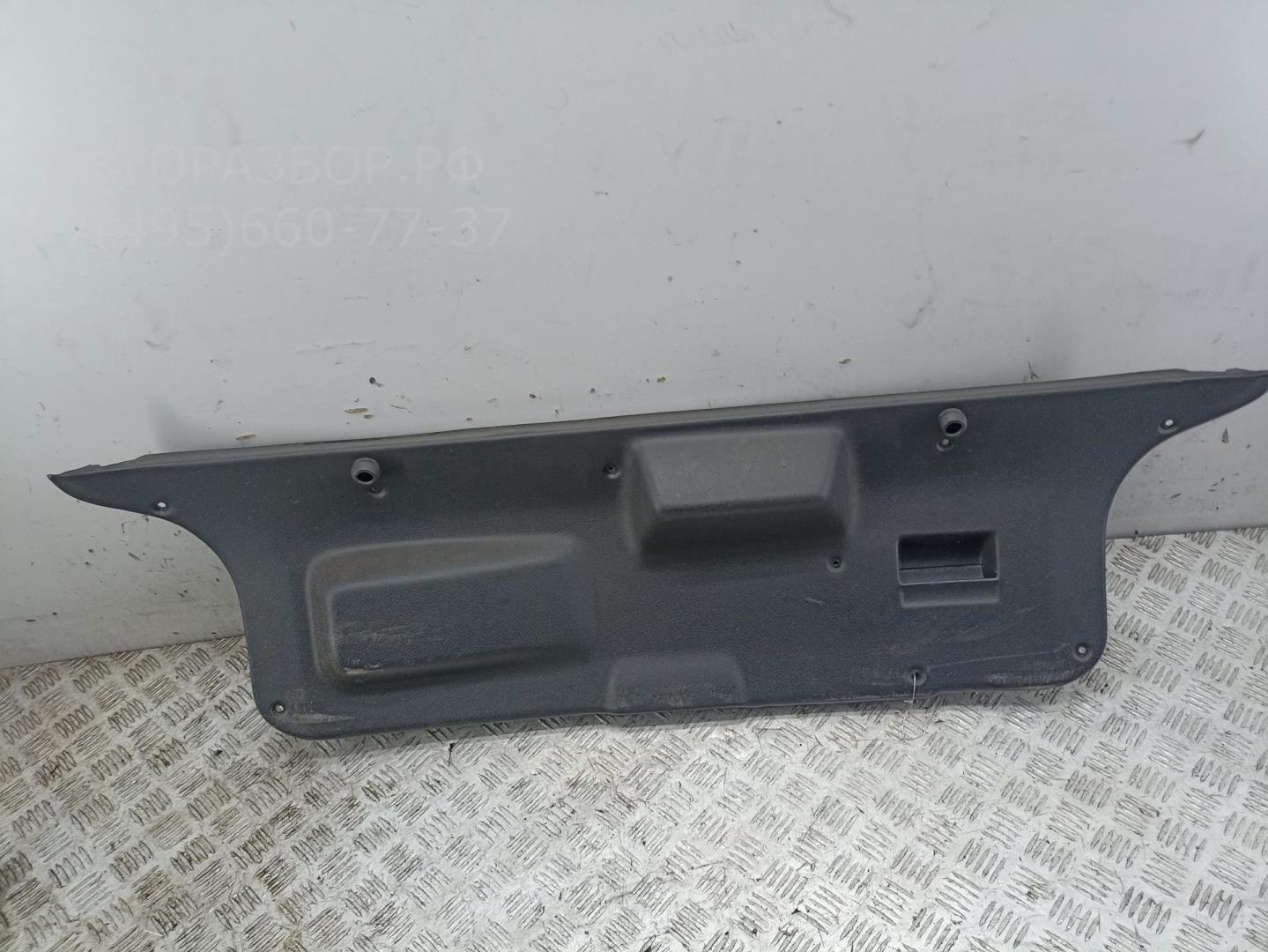 Обшивка крышки багажника