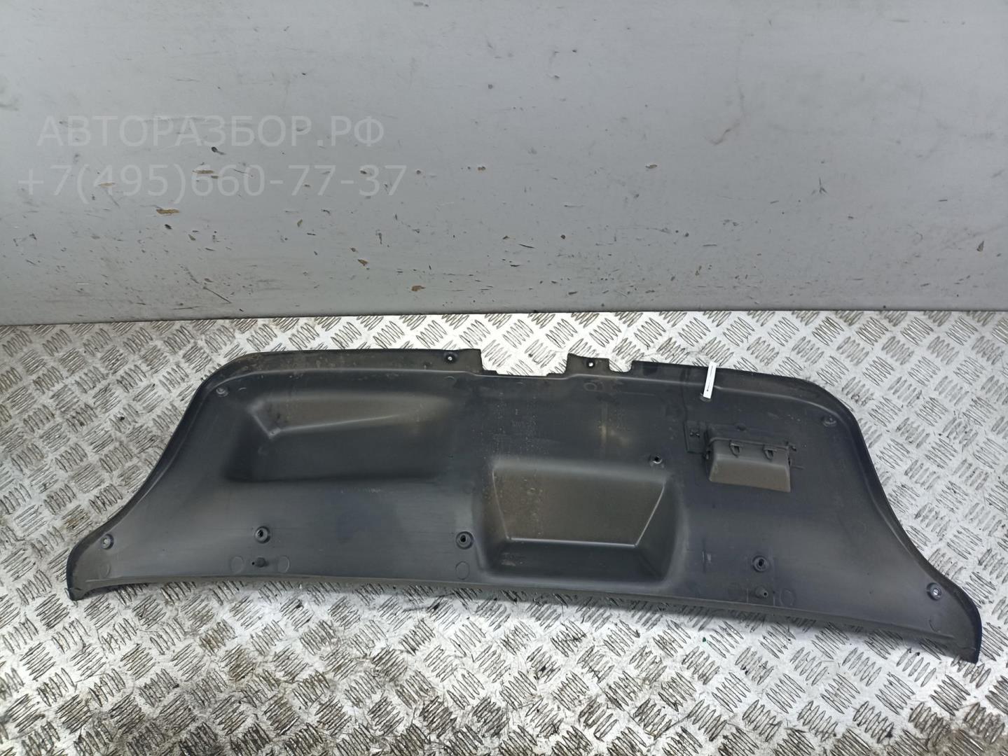 Обшивка крышки багажника