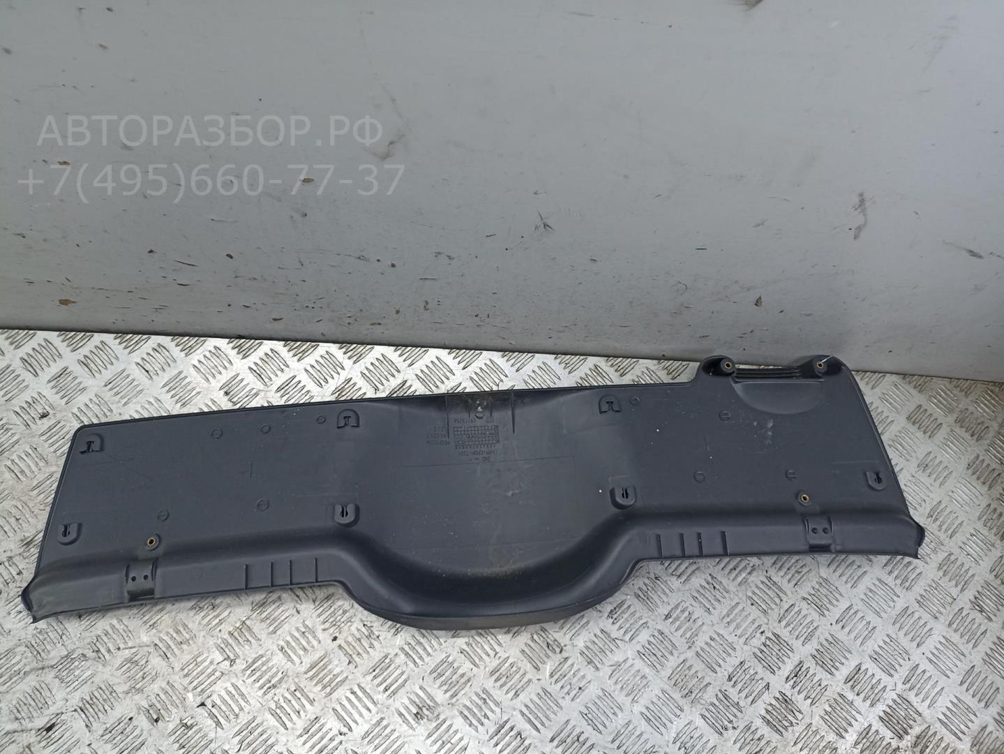 Обшивка крышки багажника