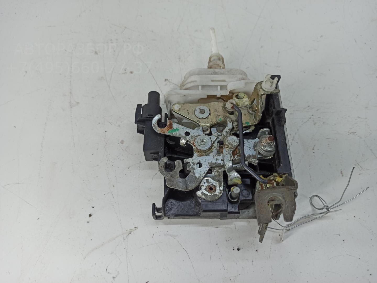 Замок двери передней правой