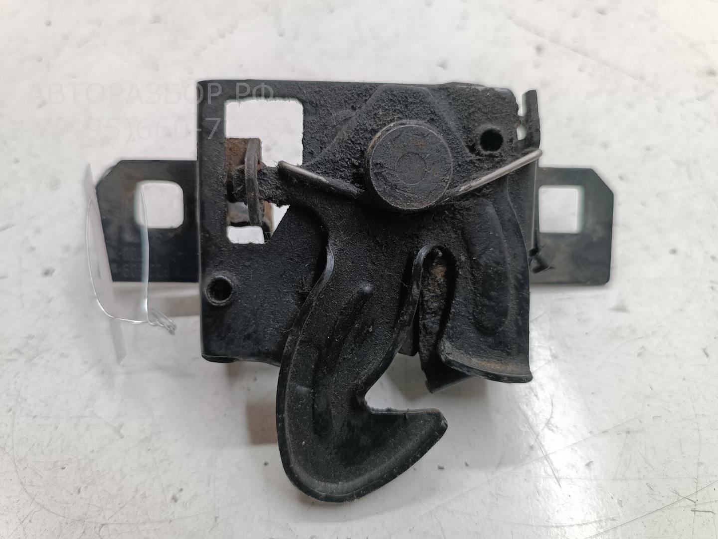 Замок капота