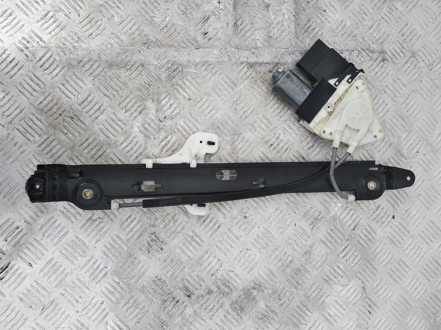 Стеклоподъемник электр. задний левый