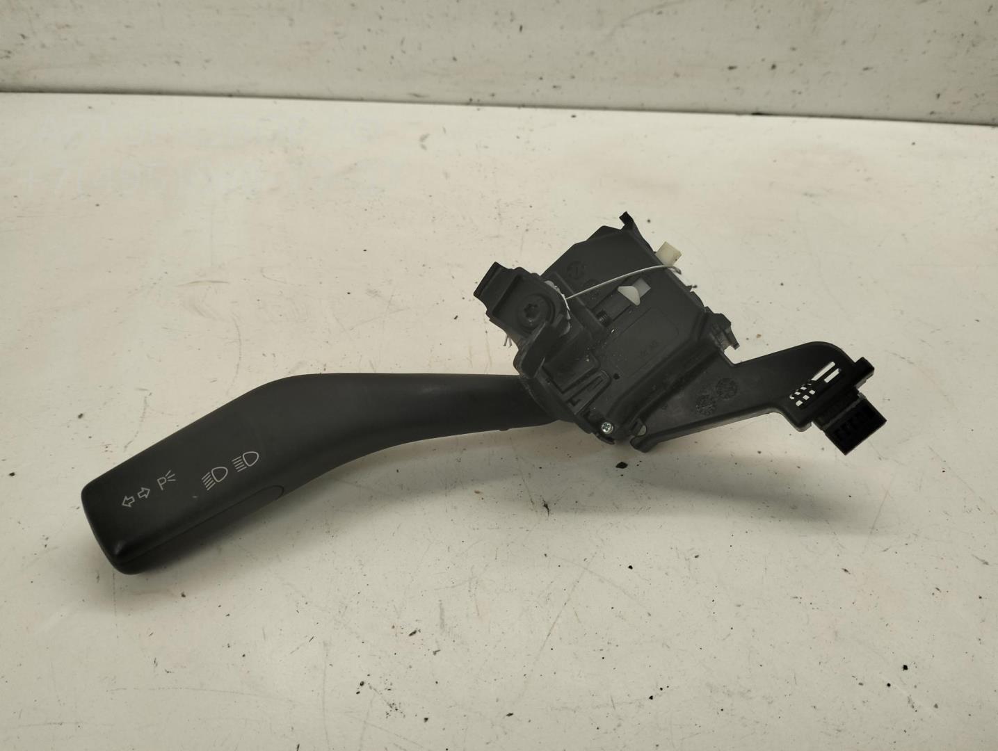 Переключатель поворотов подрулевой