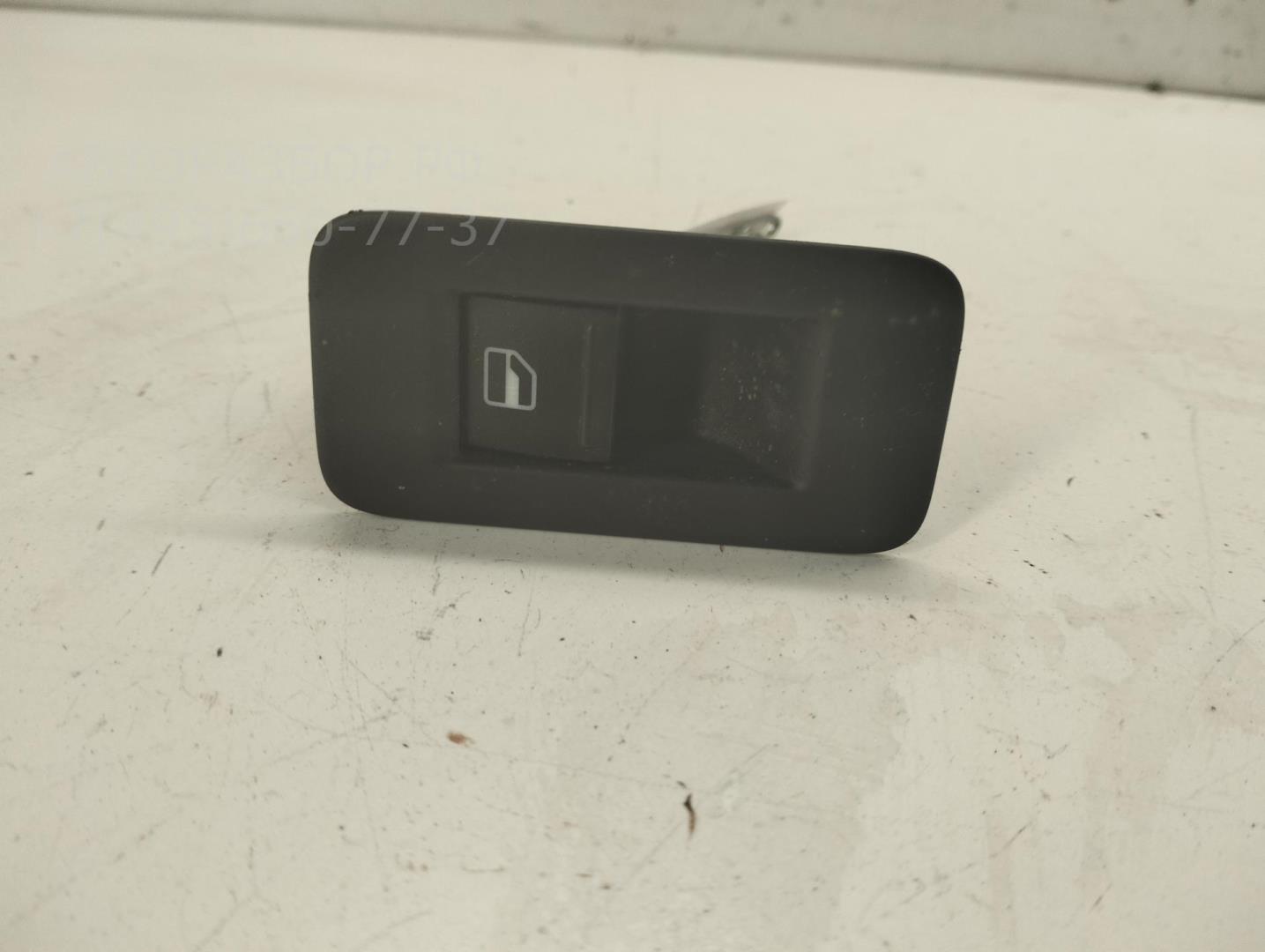 Кнопка стеклоподъемника